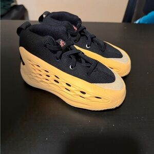 Toddlers Anthony Edward’s adidas shoes